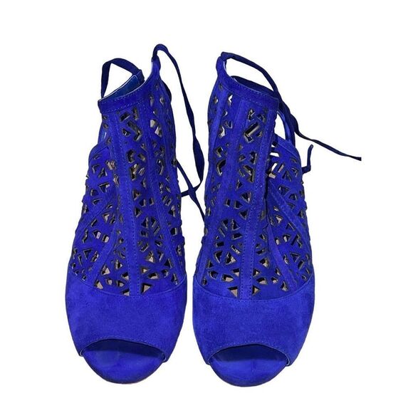 Gianni Bini Perforated Blue Suede Stiletto Peep Toe Bootie Size 7 - Picture 1 of 5